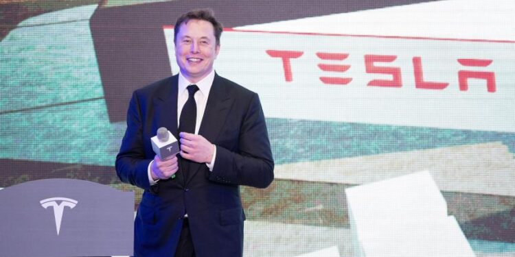 Elon Musk donó 1,900 mdd en acciones de Tesla a la caridad el año pasado