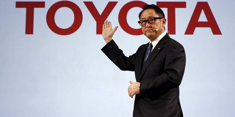 El nuevo jefe de Toyota sí apuesta por los eléctricos, pero no esperes una revolución