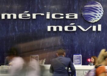 Ganancias de Slim bajan: utilidad de América Móvil cae 60.4% en 2022