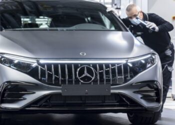 Mercedes-Benz anuncia que sus autos tendrán ‘súpercomputadoras’ y colaboración con Google para competir contra Tesla