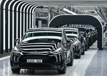 Tesla revisará 362.000 vehículos por dudas sobre la seguridad de su sistema de piloto automático en EE UU