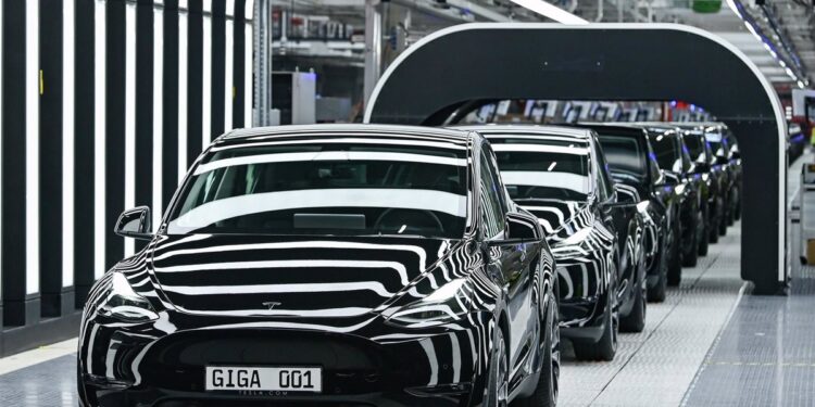 Tesla revisará 362.000 vehículos por dudas sobre la seguridad de su sistema de piloto automático en EE UU