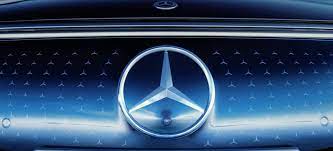 Empresa Mercedes-Benz aumentó su beneficio neto un 34 % en 2022