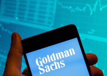 Goldman Sachs está utilizando IA para escribir código tras sumarse a rechazo del ChatGPT