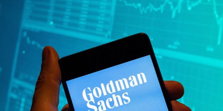 Goldman Sachs está utilizando IA para escribir código tras sumarse a rechazo del ChatGPT