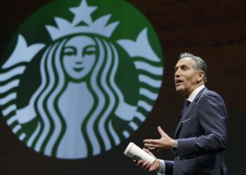 Director de Starbucks renuncia antes de testificar en Senado sobre sindicatos