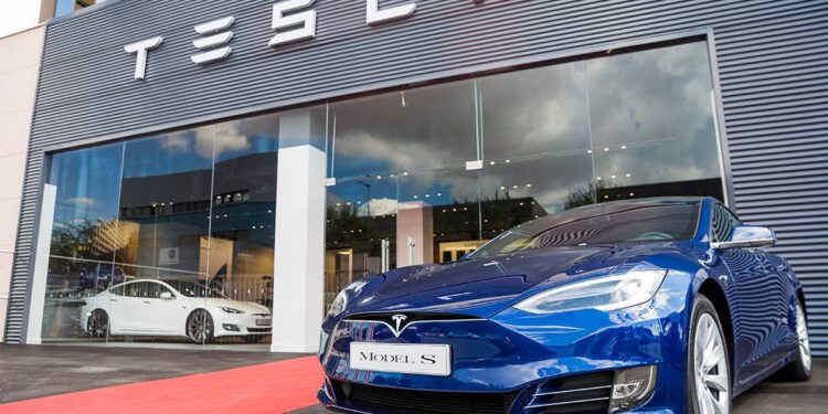Tesla resiste con avances a pesar de la volatilidad de Wall Street