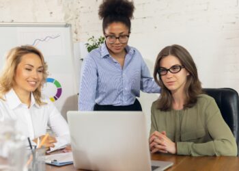 Aumenta participación de mujeres como usuarias de la banca múltiple en RD en últimos seis años