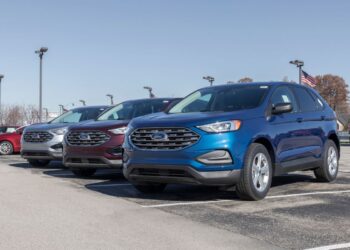 Ford hace recall de 1.5 millones de autos por problemas con frenos y con limpiaparabrisas