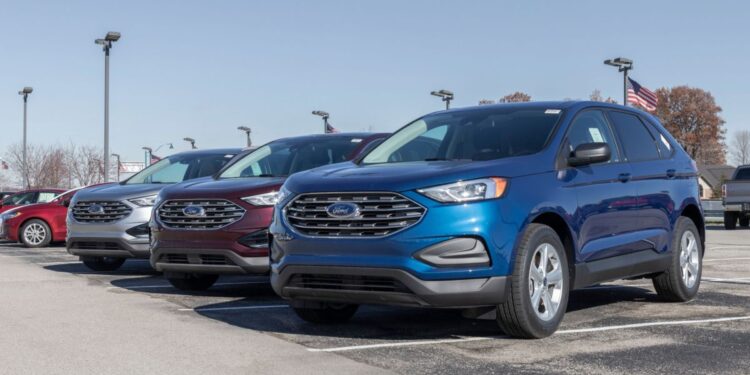 Ford hace recall de 1.5 millones de autos por problemas con frenos y con limpiaparabrisas