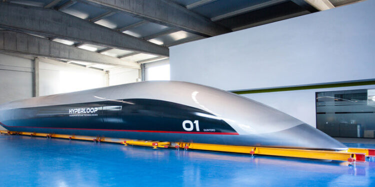 ¿Viajar más rápido en tierra que en avión? Así es el prototipo de HyperloopTT