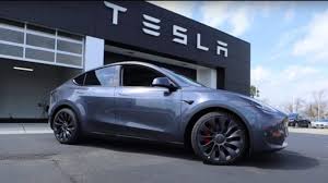 Autoridades de EU investigan el desprendimiento del volante en dos Tesla