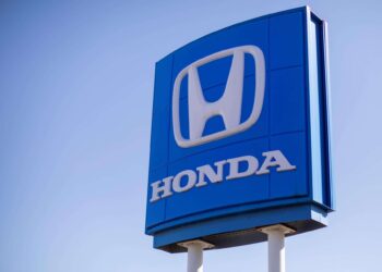 Honda llama a revisión a 330,318 vehículos por problemas en espejos
