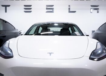 Tesla vuelve a reducir sus precios en EU para incentivar la demanda