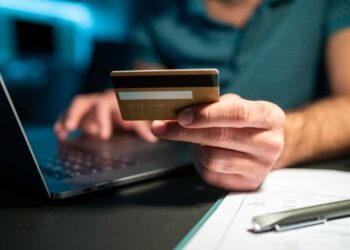 Más del 60 % de los consumidores recibe dinero a través de transferencias bancarias