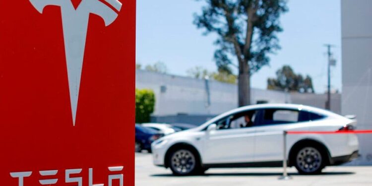 Tesla condenada a pagar 3.2 mdd por discriminación racial