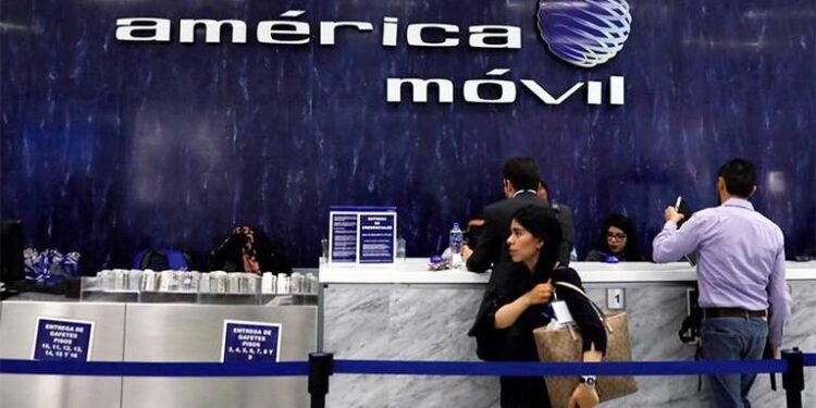 Ganancias de América Móvil de Carlos Slim caen 2.1% en primer trimestre