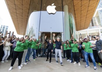 Apple abre su primera tienda física en la India