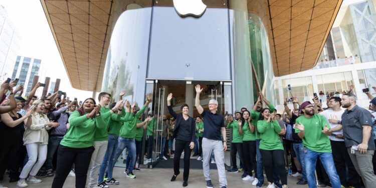 Apple abre su primera tienda física en la India