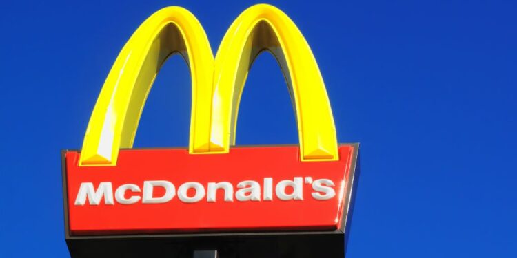 McDonald’s Corp alista reestructura y despidos, publica el WSJ