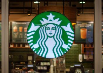 Accionistas de Starbucks aprueban evaluación externa por prácticas laborales