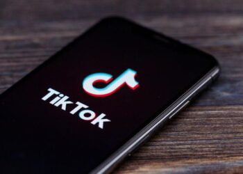 TikTok es multado con 16 MDD en Reino Unido por no proteger a menores de 13 años