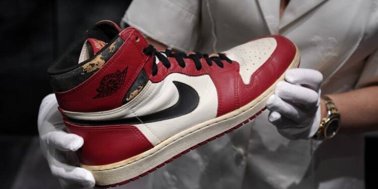 Tenis de Michael Jordan alcanzan precio récord de 2.2 mdd en subasta