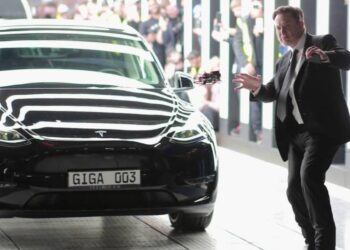 Tesla da un volantazo e invertirá en publicidad para dar a conocer que sus coches son más baratos