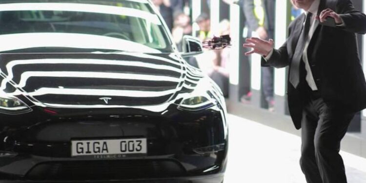 Tesla da un volantazo e invertirá en publicidad para dar a conocer que sus coches son más baratos