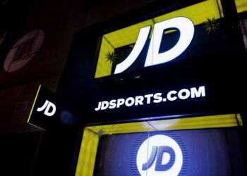 JD Sports prevé 1,300 mdd de beneficio por demanda de tenis y ropa deportiva