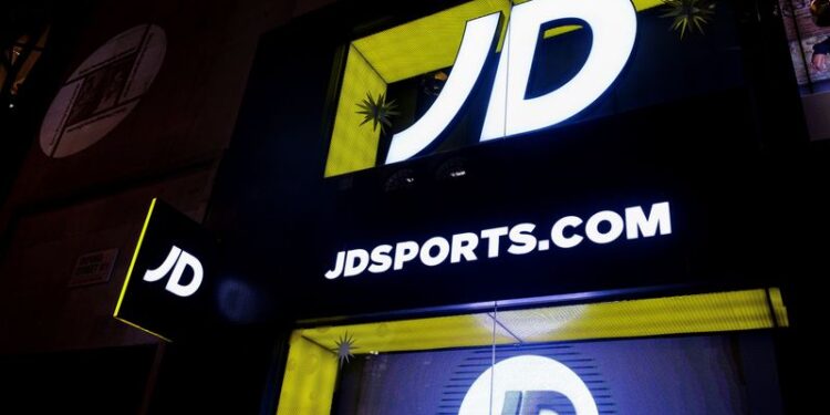JD Sports prevé 1,300 mdd de beneficio por demanda de tenis y ropa deportiva