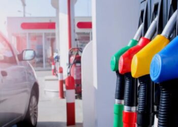 Gobierno baja precios de la mayoría de los combustibles