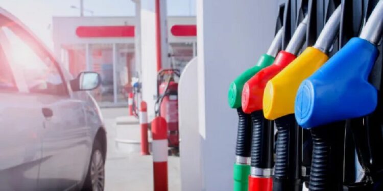 Gobierno baja precios de la mayoría de los combustibles