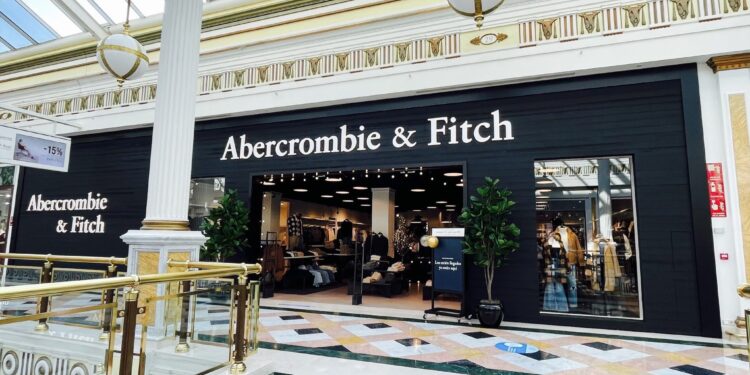 Abercrombie & Fitch ganó €15.4 millones en su primer trimestre fiscal frente a pérdidas