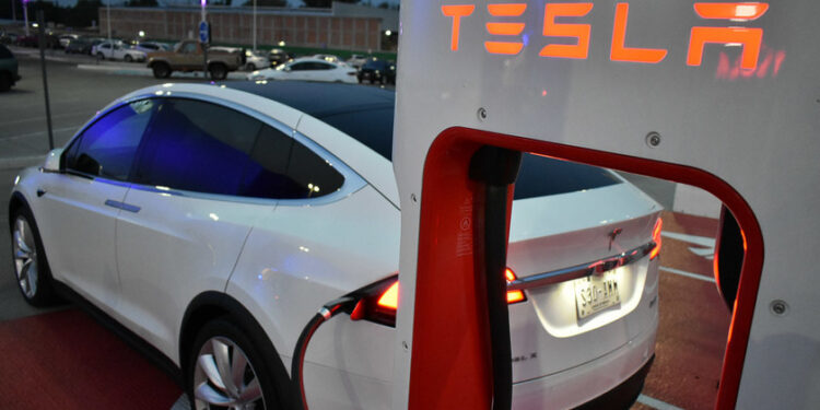 Tesla ya no es el mayor fabricante de vehículos enchufables en el mundo