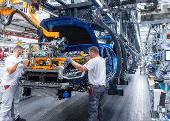 La producción industrial de EE.UU. vuelve a crecer empujada por el sector del automóvil