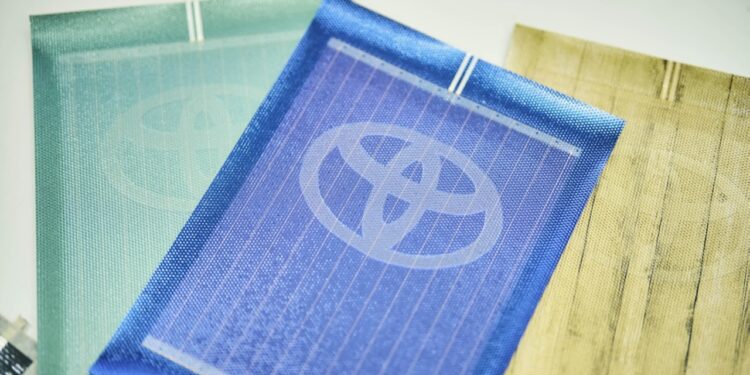 Toyota trabaja en paneles solares con diseños llamativos para coches e incluso ropa