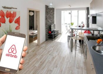 Fundador de Airbnb puso en renta una recámara de su casa, y esto pasó
