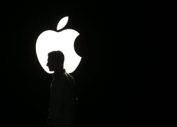 EU acusa a exempleado de Apple de robar tecnología de vehículos autónomos para China