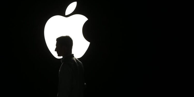 EU acusa a exempleado de Apple de robar tecnología de vehículos autónomos para China