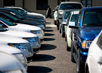 Blanco, gris y azul lideran colores en parque vehicular dominicano