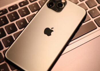 Apple no se salva y registra 3% menos en ingresos