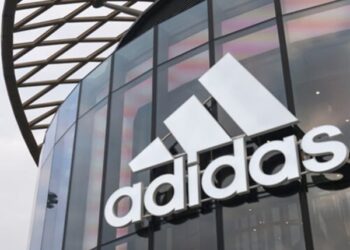 Por China y Yeezy, Adidas pierde 39 mde en marzo