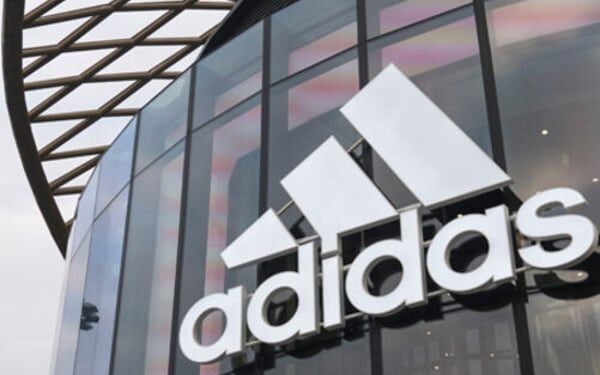 Por China y Yeezy, Adidas pierde 39 mde en marzo