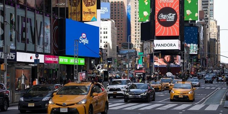 Latinas en Nueva York ganan 58 centavos por cada dólar de hombre blanco