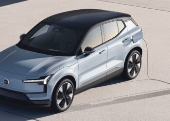Volvo reta a Tesla con su nuevo SUV eléctrico EX30 de precio accesible
