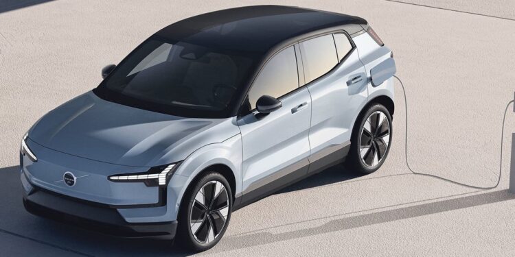Volvo reta a Tesla con su nuevo SUV eléctrico EX30 de precio accesible