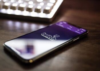 Millonaria multa a Twitch en Rusia: la acusan de promover información falsa sobre la invasión a Ucrania