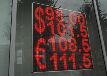 Banco Central de Rusia va a intervenir para frenar desplome del rublo