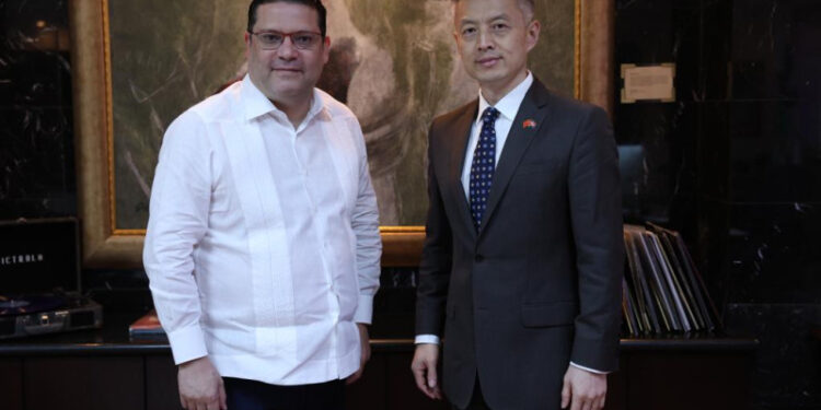 Embajada china se reúne con Aduanas y conversan sobre oportunidades comerciales